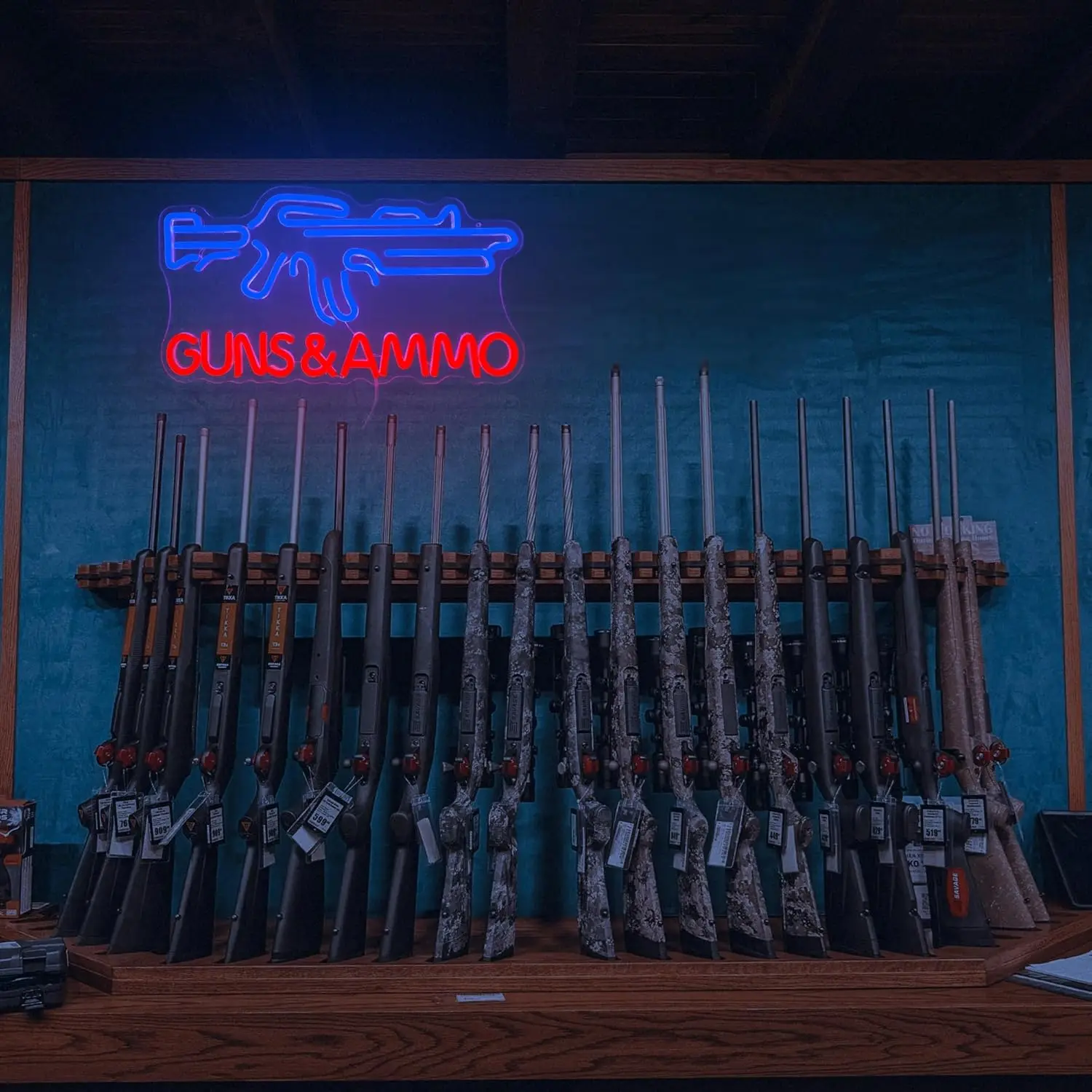 Gun Shop Neon Sign USB Powered - مراجعة Hunting Outdoor Store وسعره